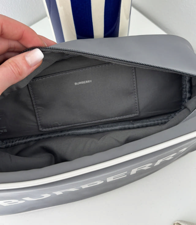 Burberry Toilettaske Grå