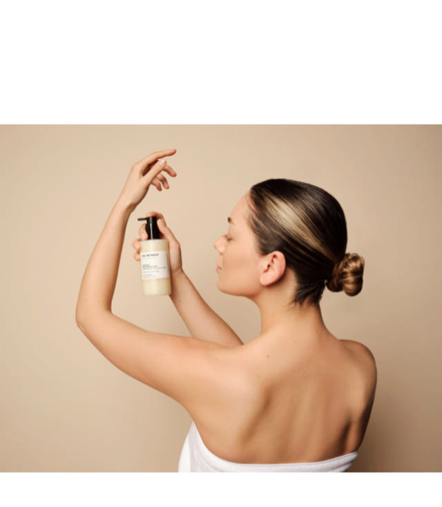 The Retreat Purifying Cream Oil Body Wash, 300 ml.